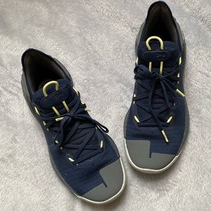 Boys Stephen Curry sneakers
